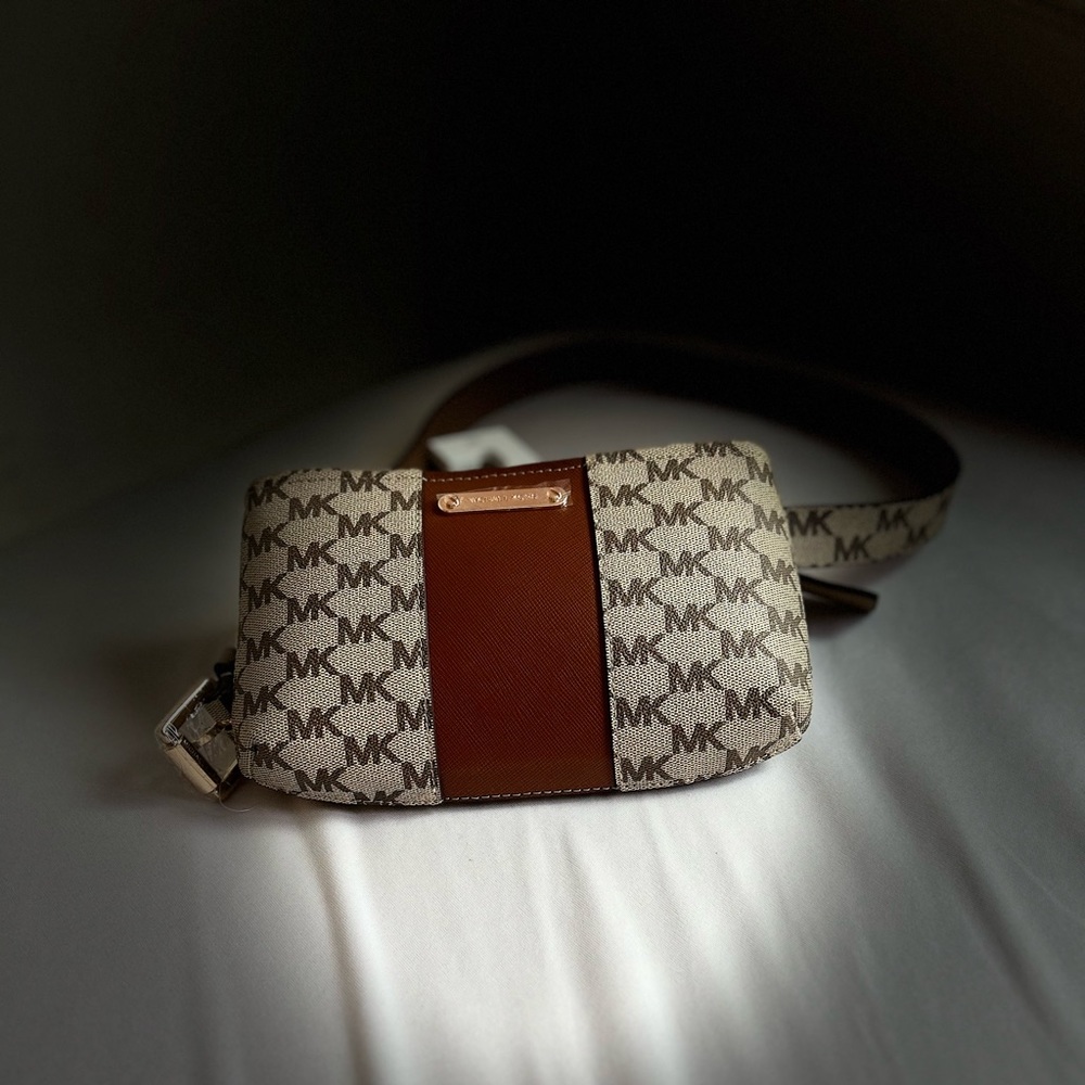 Michale Morse women belt purse size L/XL